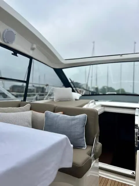 Huswell - Bateau Coco Luxury Yacht Stay In Antwerp