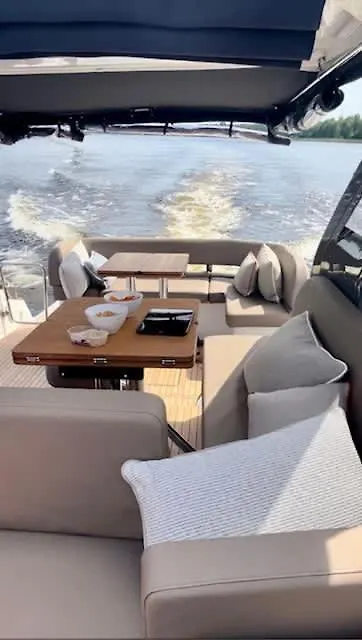 Huswell - Bateau Coco Luxury Yacht Stay In Antwerp