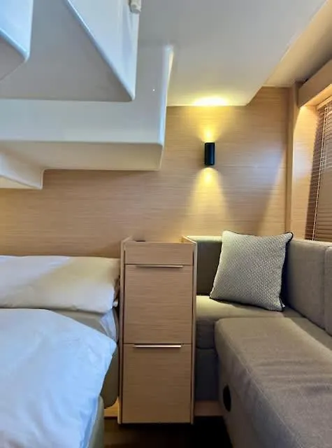 Botel Huswell - Bateau Coco Luxury Yacht Stay In Antwerp Belgium